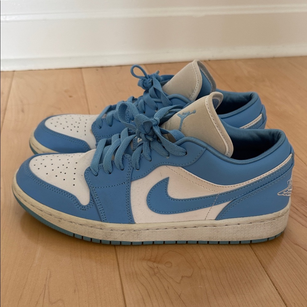 Women’s air Jordan 1 low UNC - blue and white jordans